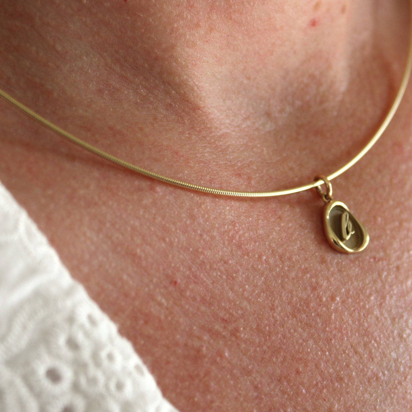 Omega Curve Chain